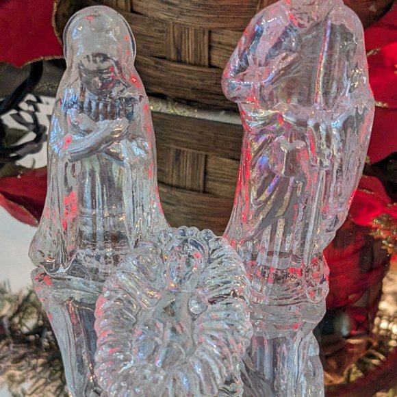 6 Piece Iridescent Glass Nativity Figures + Vibrant Needlepoint-Like Placemat - Picture 13 of 13